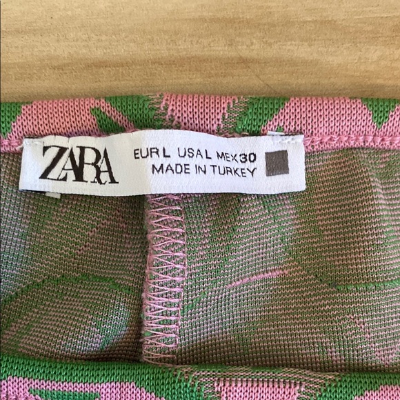 Zara pull-on Floral Patterned Flare Pants in pink and green - Picture 2 of 4